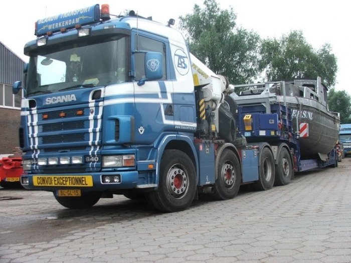 Transport van casco Werkendam - naar Friesland, afm.casco 15 mtr x 4,5 mtr x 4,35 mtr  (LXBXH)